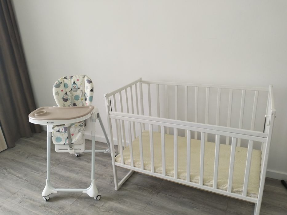 Манеж, стол для кормление б/у