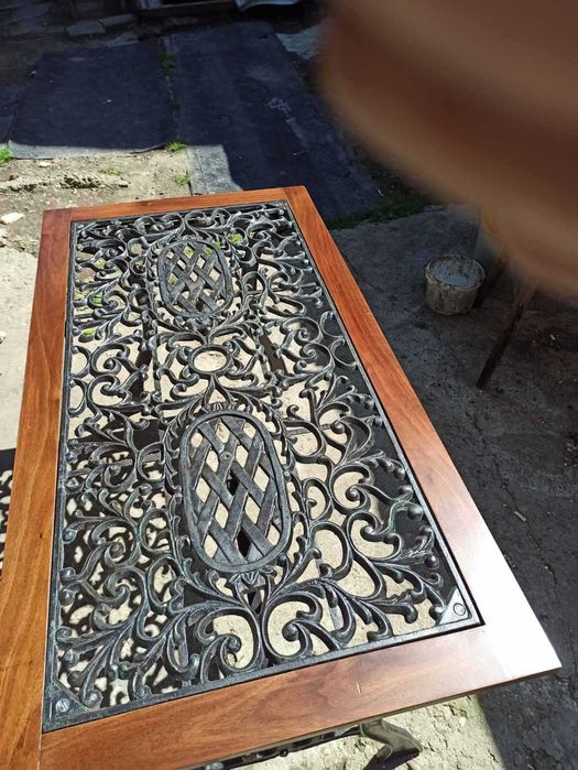 Винтидж чугунена маса с дървен плот