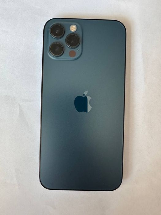 Продам Айфон 12 про