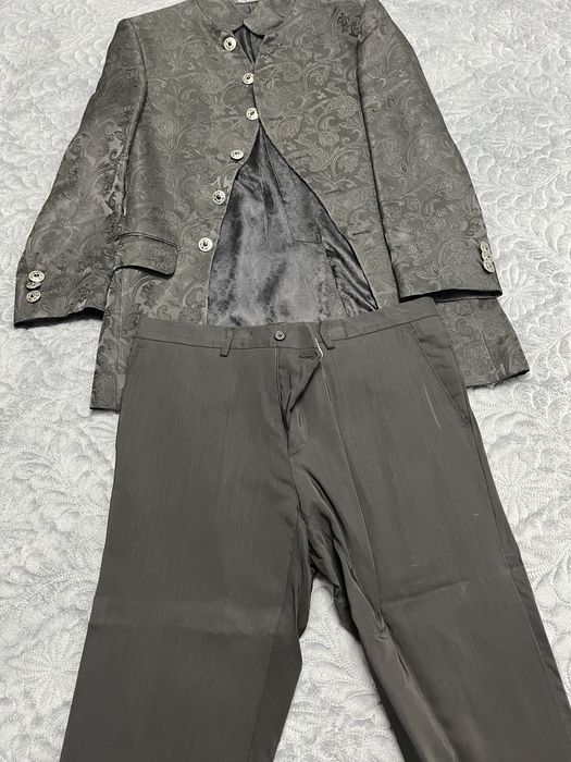 Vand costum de barbati/mire foarte frumos si elegant facut pe comanda in Italia(Andrea Versali)
