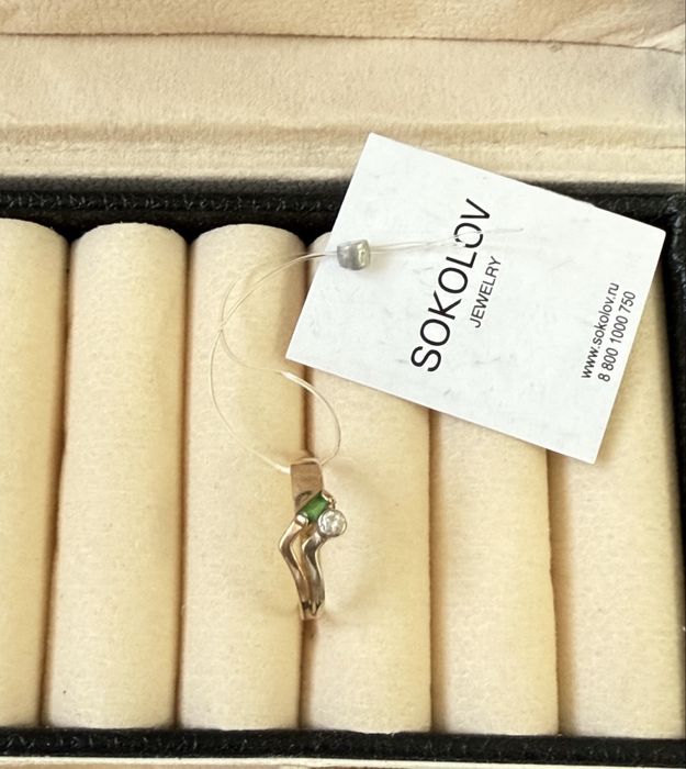 Золотое кольцо Sokolov с изумрудом