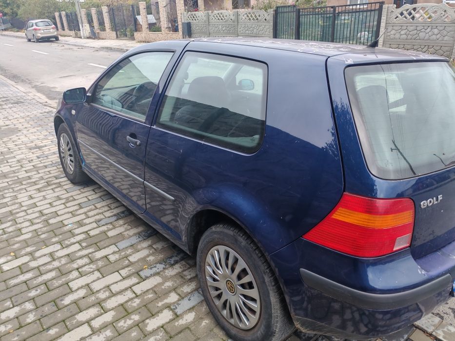 VOLKSWAGEN Golf 2000 — imagine 3