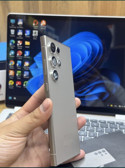 Samsung s24 ultra 12/256  1 yillil Garantiyali sotiladi.