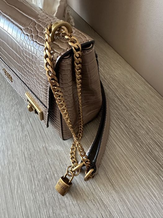 Poseta dama Guess, nuanta grej