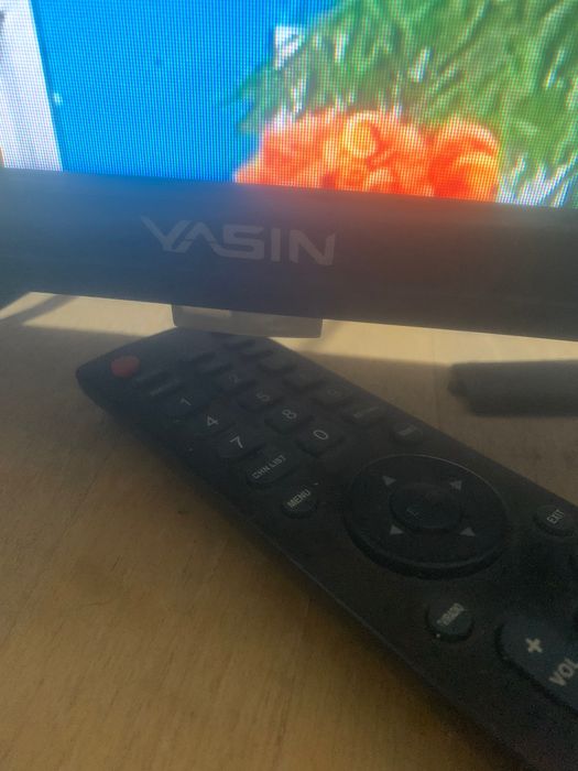 Телевизор Yasin.