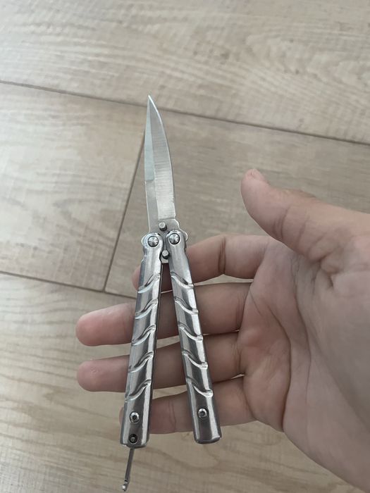 Срочна продам бабочка нож