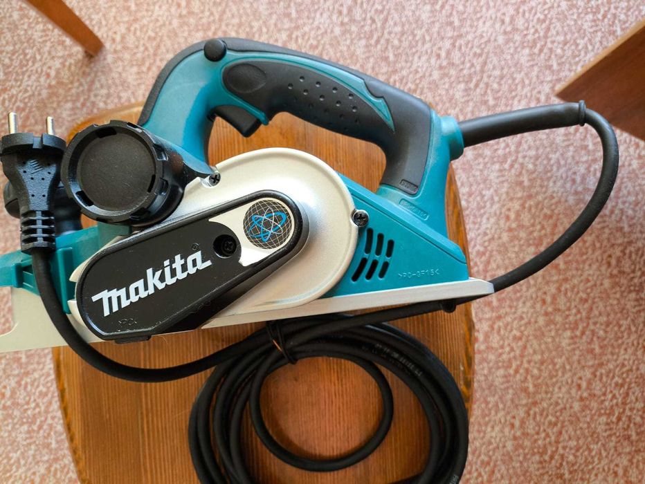 Электрорубанок Makita KP0810C