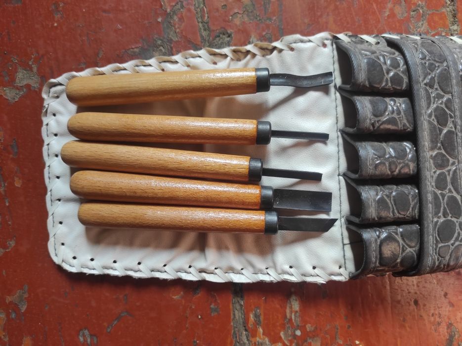 Продам набор для резьбы по дереву.