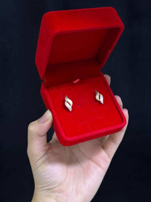 Серьги  Цвет: красный Проба:585 Вес:2.55гр