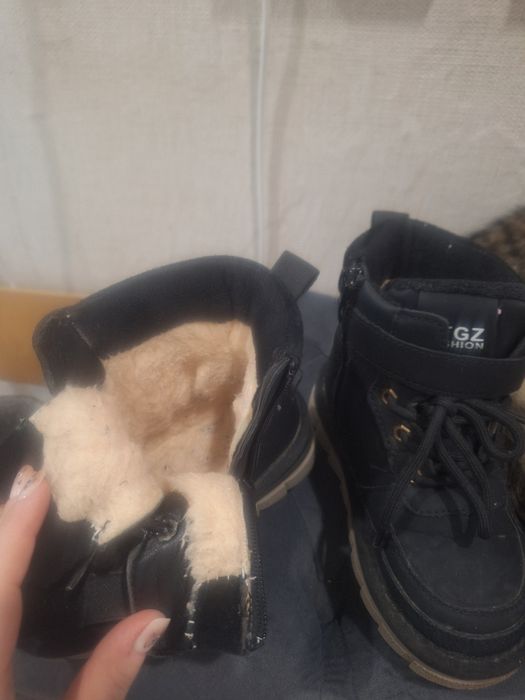 Угги  черные 27 размера