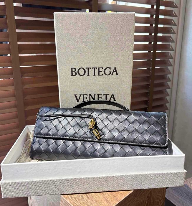 Чанта BottegaVeneta Andiamo Clutch