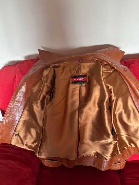 Geaca dama din piele naturala, impecabila. Marimea M