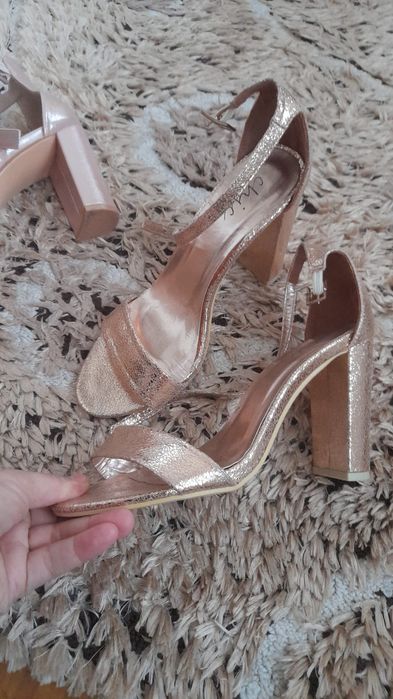 Rochie mireasă plus poșetă ,blezer și clama și sandale