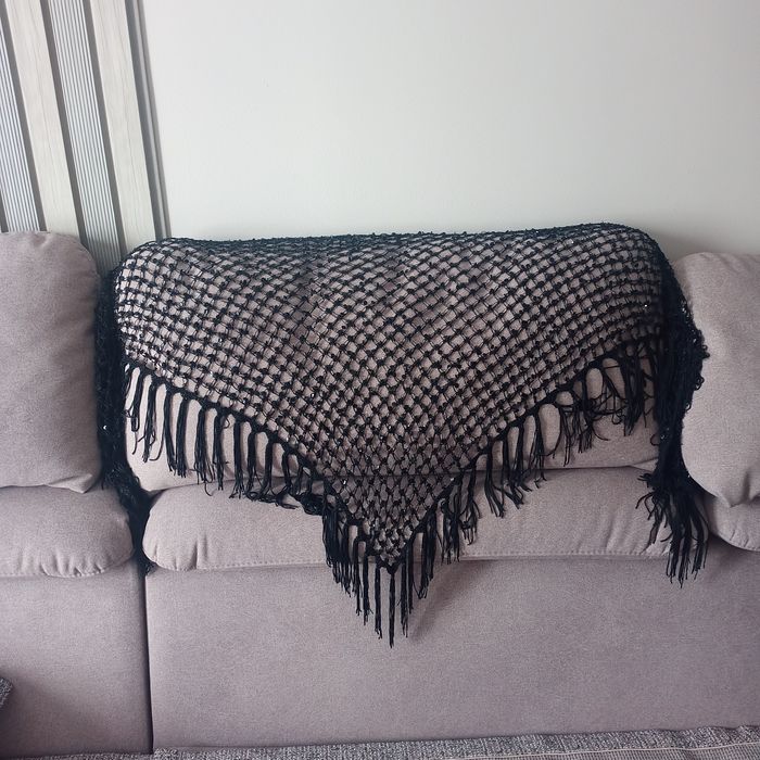 Продам новый платок/косынку "Паутинка"  с паетками