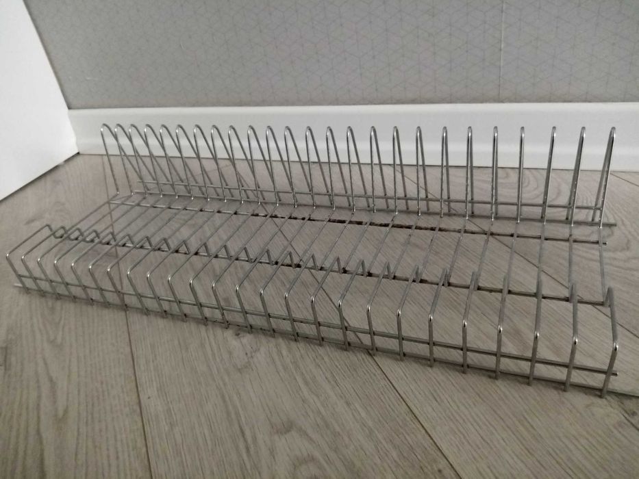 Продаётся металлическая сушилка для посуды, б/у.