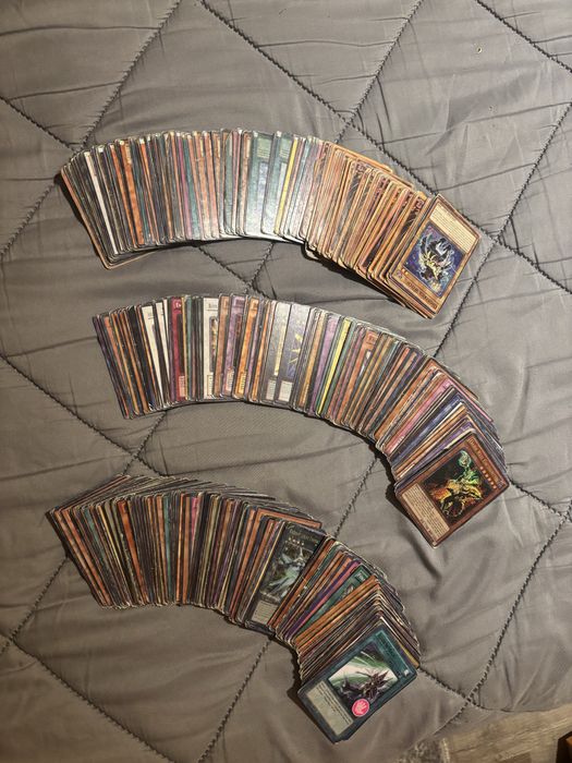 Колекция Yu-Gi-Oh! карти (300+ бройки) + 2 метални кутии (Tin box)