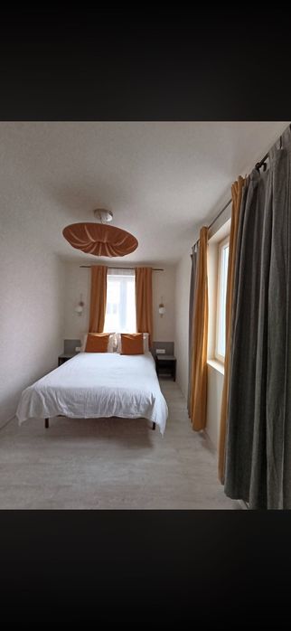 Închiriez casă zona centru-curte proprie