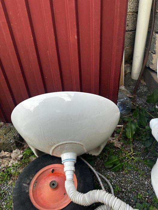 Продам унитаз и раковину