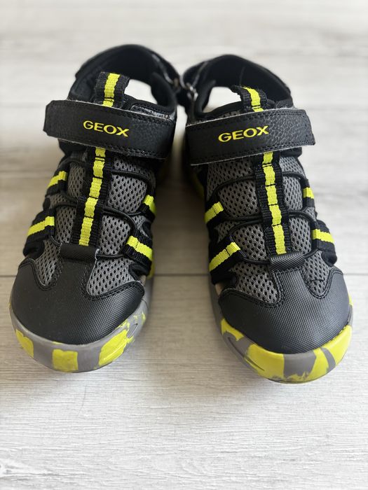 Продам сандалии Geox