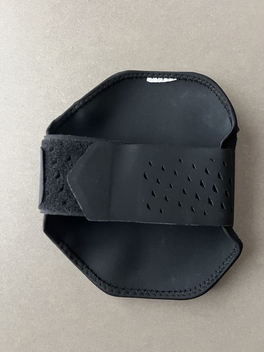 Nike Lean Arm Band лента за ръка