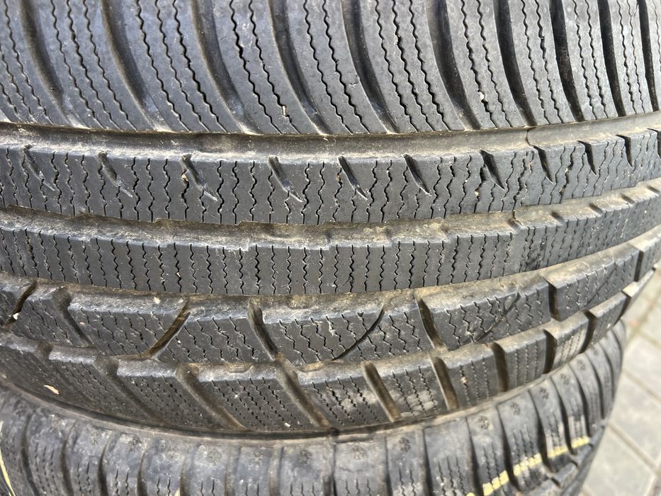 Гуми 235/55/17 зимни