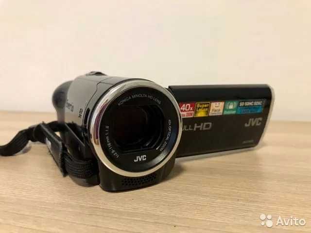 срочно видеокамера  JVC full HD в идеальном состояние