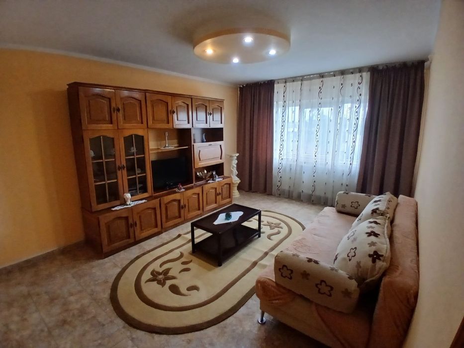Închiriez apartament