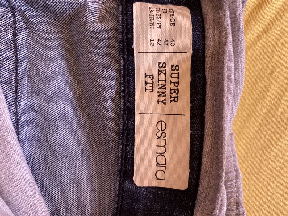 Vand blugi pentru gravide