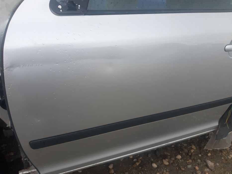 Usa stanga fara skoda octavia 2