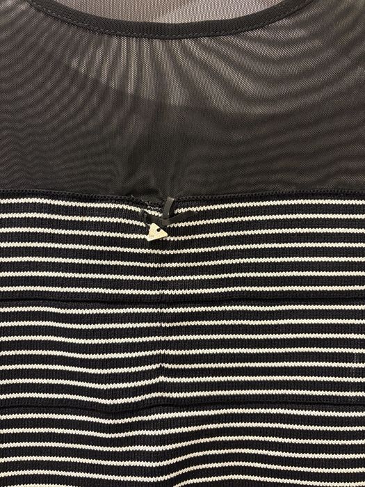Rochie Guess XS, neagră cu dungi albe