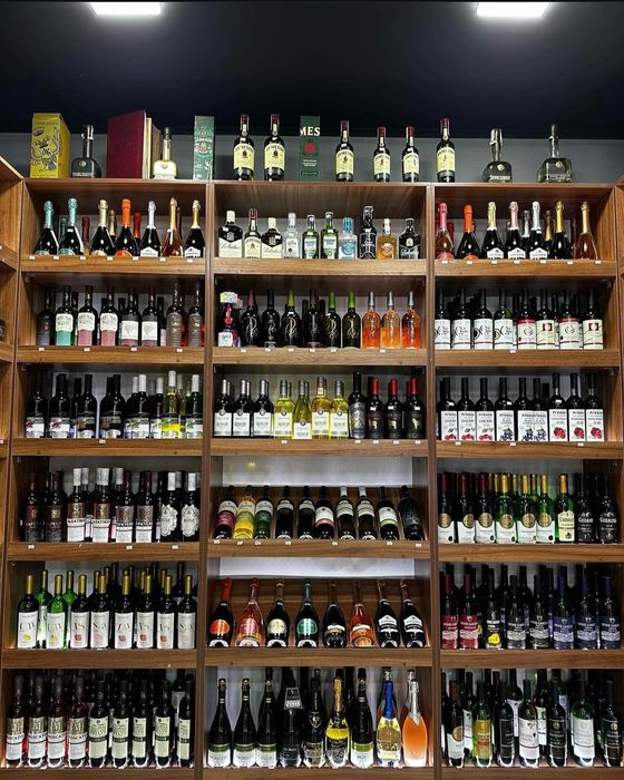 Шкафы стеллажи для алко магазина. Состояние отличное!