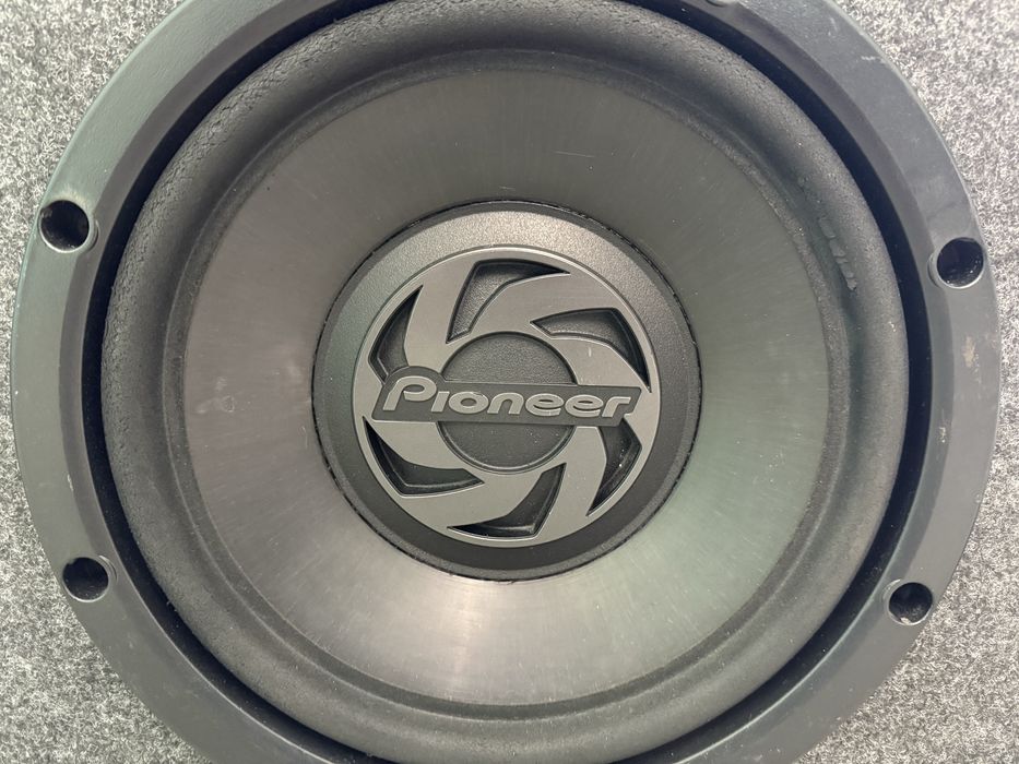 Продаю Pioneer  сабвуфер
