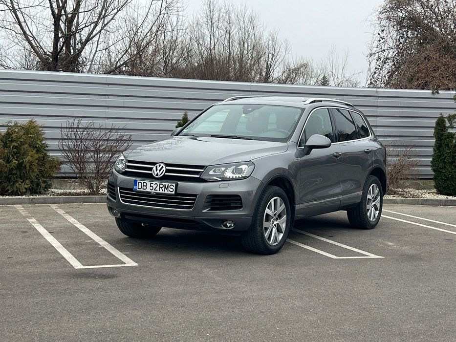 VOLKSWAGEN Touareg
