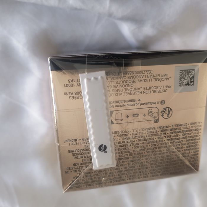 Vând crema Lacome Paris Absolute noi la cutie