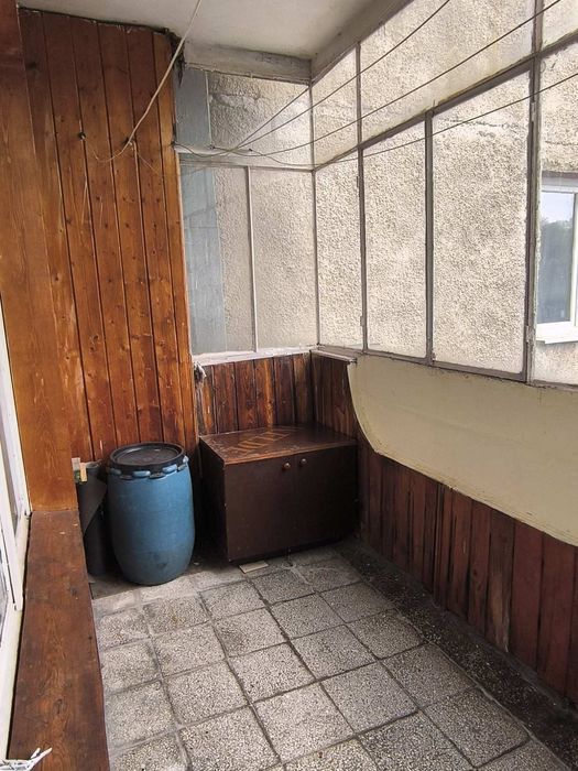 Двустаен апартамент – локално парно, среден етаж