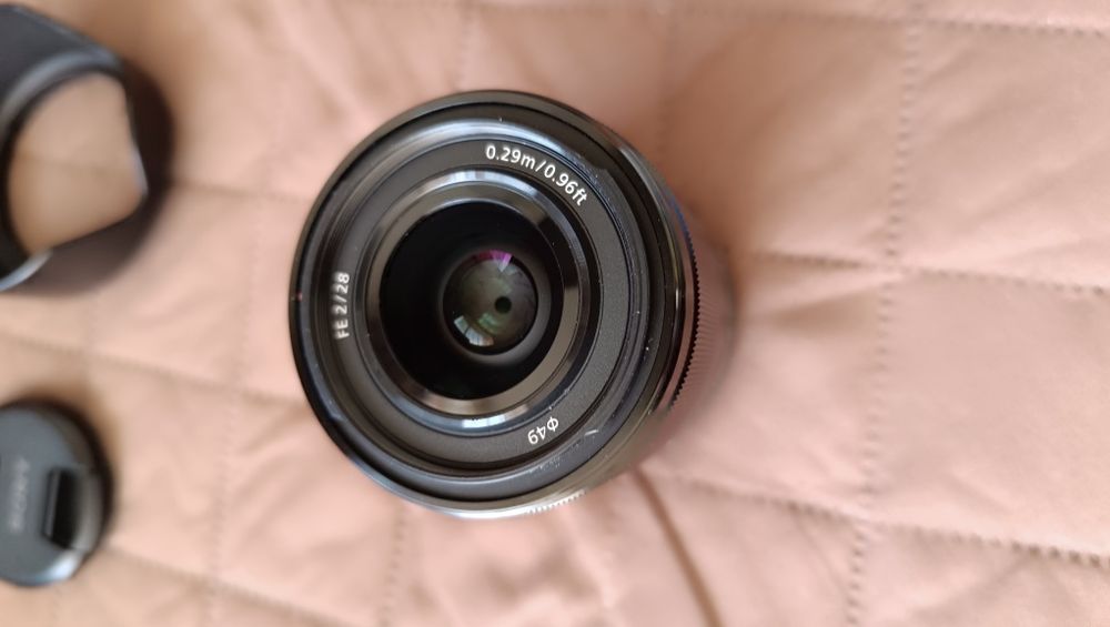 Sony E 2/28 обективът като нов