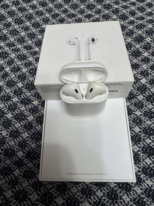 Airpods 2.1 наушники, полный комплект.