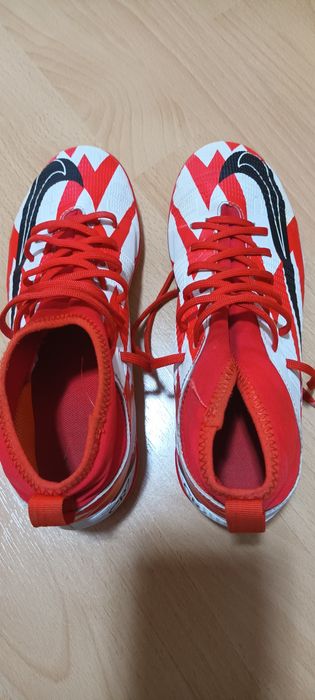 Детски футболни обувки