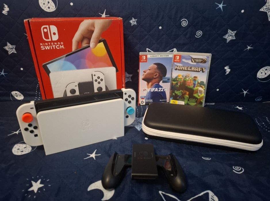 Nintendo Switch OLED в отличном состоянии.