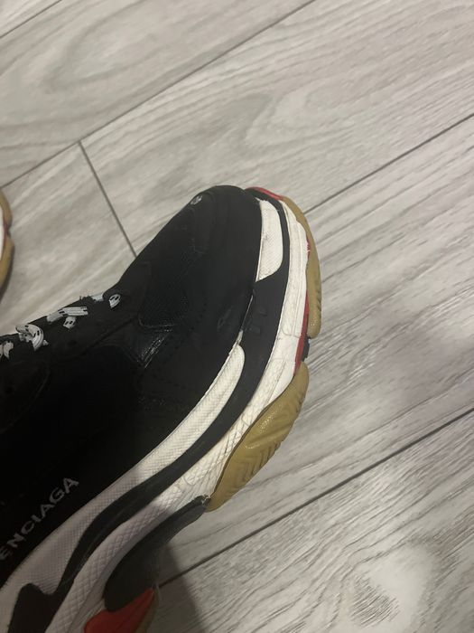 Balenciaga Triple S Black/Red/White - Marime 40 - Conditie buna