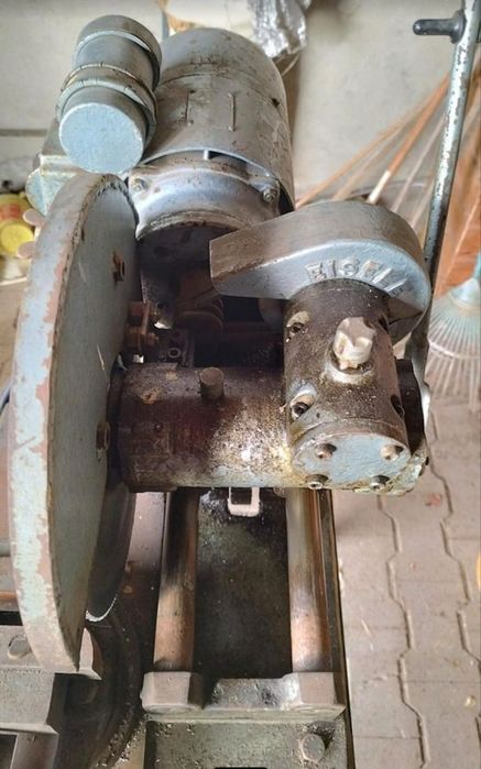 Fierastrau debitat metal 220v cu menghina unghiulara