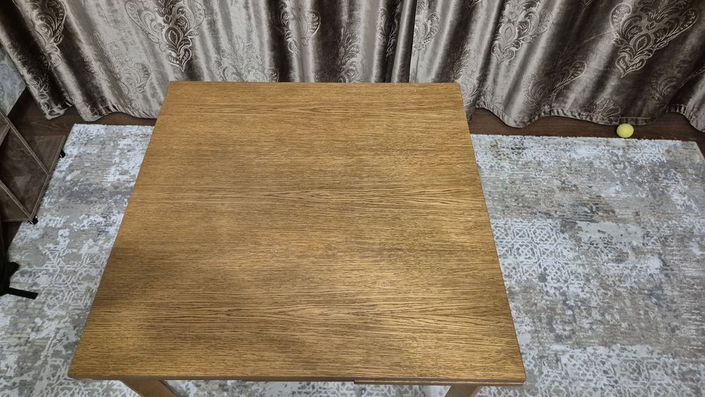 Стол со стульями