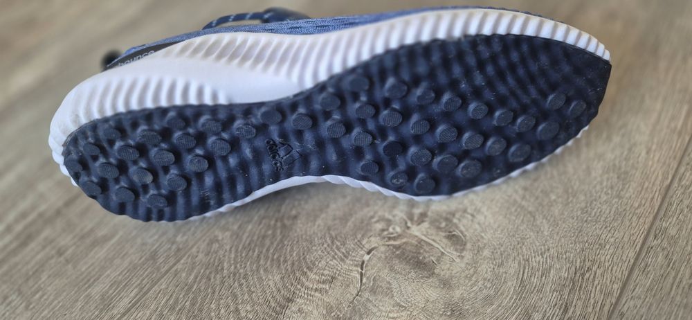 Продаю кроссовки мужские