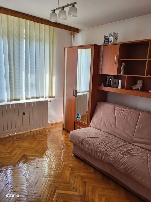Proprietar închiriez apartament 4 camere