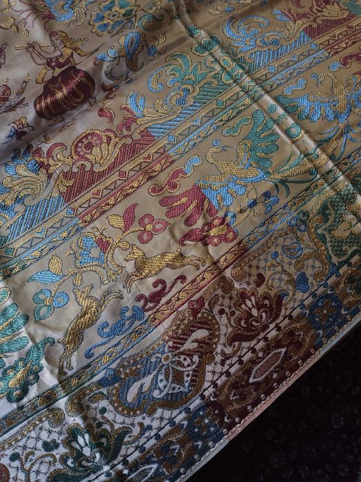 Нова италианска кувертюра 200/220 см.+ калъфка за възглавница