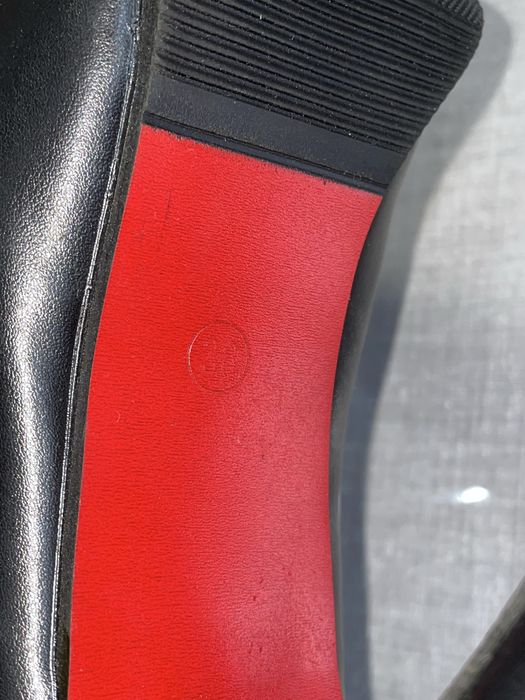 Женская обувь, черные каблуки