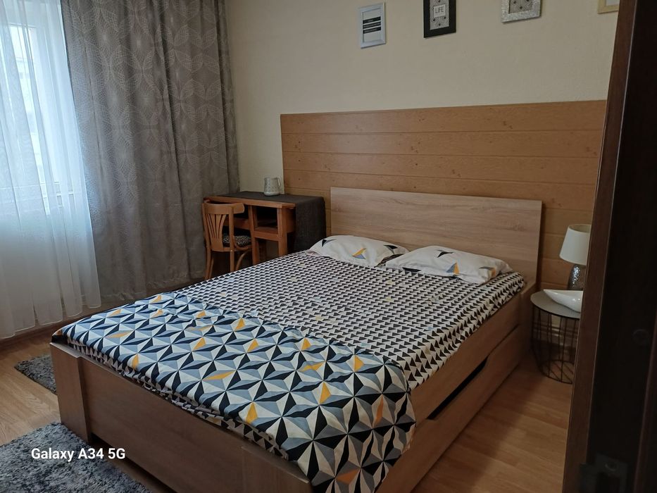Închiriez apartament 2 CAMERE zona ULTRACENTRALA - 350 euro