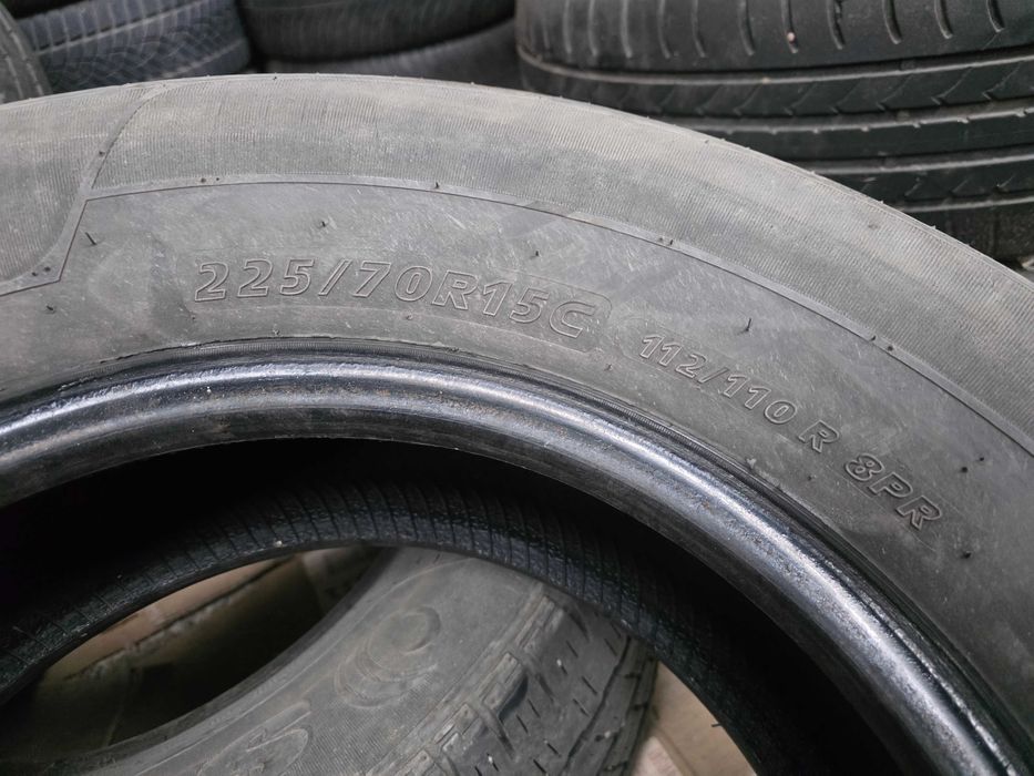 2бр Летни гуми за бус 225 70 15 С - Sailun