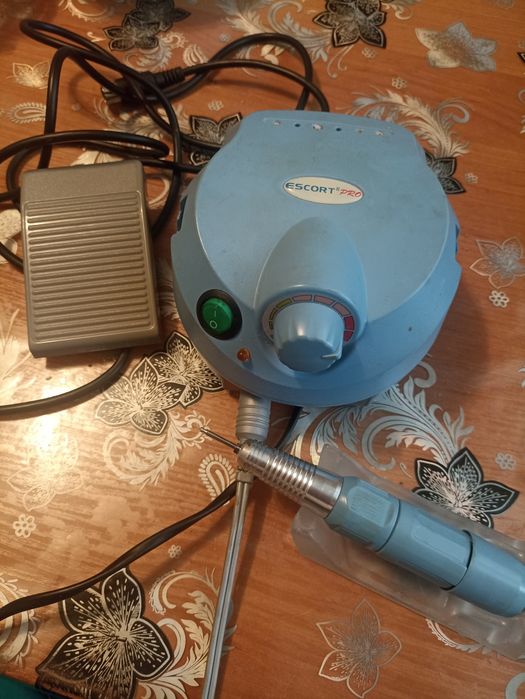 Продам маникюрную машинку