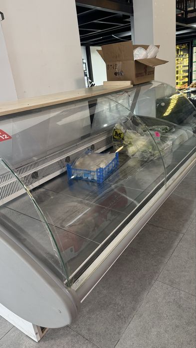 Срочно продам холодильную витрину и морозильную ларь